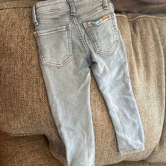 Light denim toddler jeans  US 2T skinny fit - Picture 2 of 4